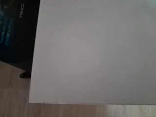 Mueble bajo TV blanco con estanterías