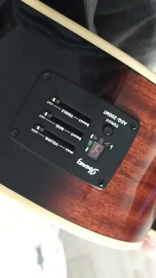 Guitarra Ibanez SGE130 Electroacústica