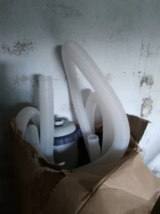 Bomba de agua para piscina nueva en su caja