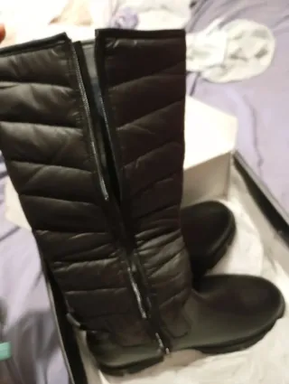 Botas nuevas con etiqueta en caja original