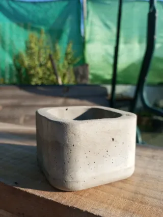 Vaso in cemento stile industriale