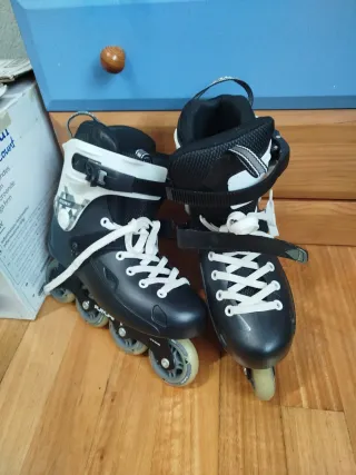 Patines en línea negros y blancos talla 40