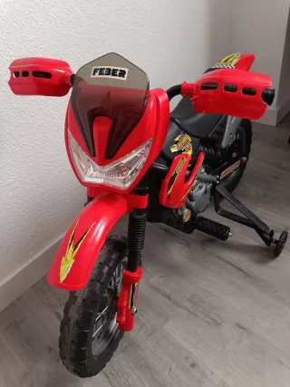Moto eléctrica infantil roja