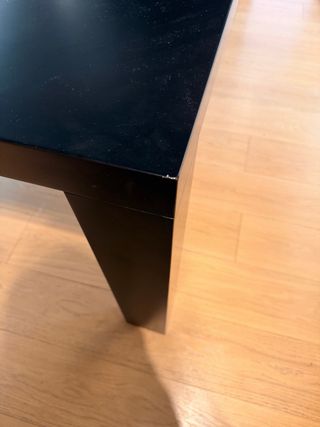Mesa de comedor negra de madera