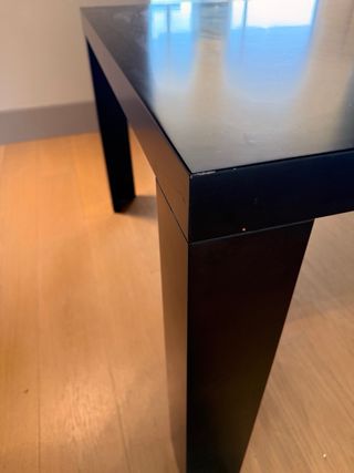 Mesa de comedor negra de madera