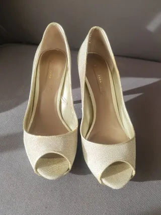 Zapatos de tacón dorados T-37