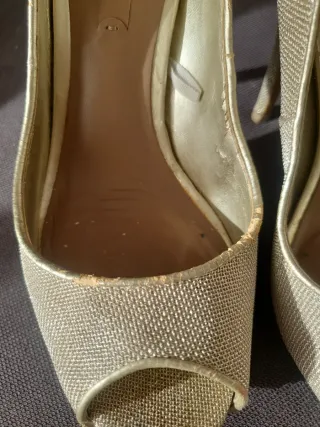 Zapatos de tacón dorados T-37