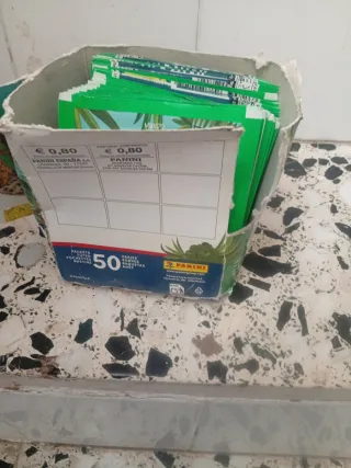 Caja de cromos The World of Animals