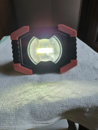 Linterna LED Negra y Roja