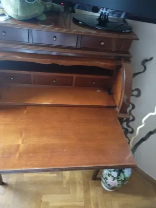 Escritorio de madera para restaurar