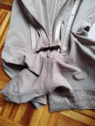 Faja moldeadora beige con cremallera