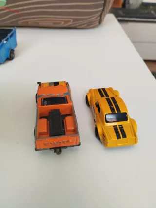 Lote de coches a escala