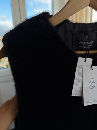 Chaleco pelo negro Stradivarius