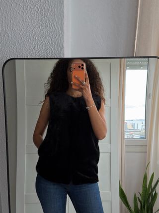 Chaleco pelo negro Stradivarius