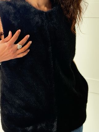 Chaleco pelo negro Stradivarius