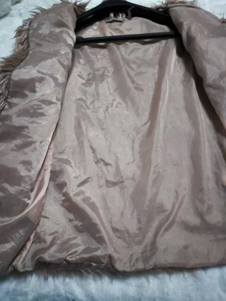 Abrigo pelo sintético mujer beige