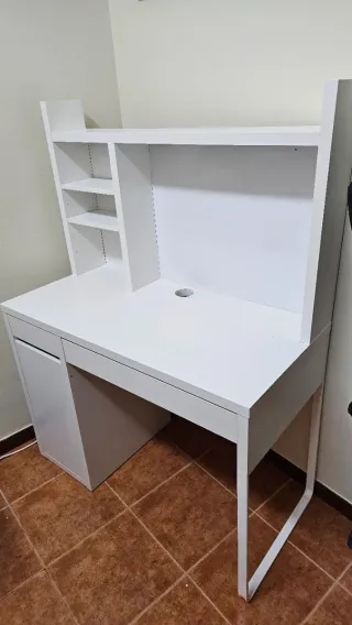 Escritorio Micke Blanco + Estantería y organizador