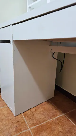 Escritorio Micke Blanco + Estantería y organizador