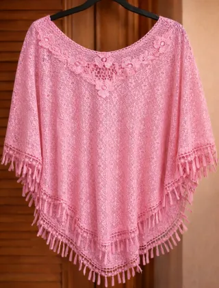 Poncho calado rosa intenso con flecos