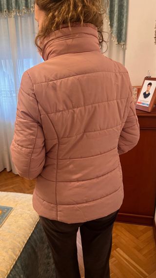 Cazadora corta rosa mujer cuello pelo