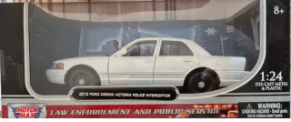 Ford Crown Victoria 1:24