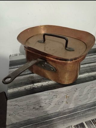 Olla antigua de cobre