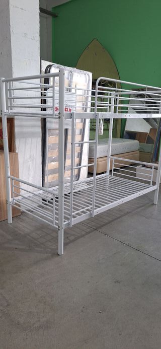 Litera de hierro blanca