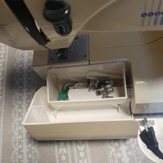 Máquina de coser Lervia