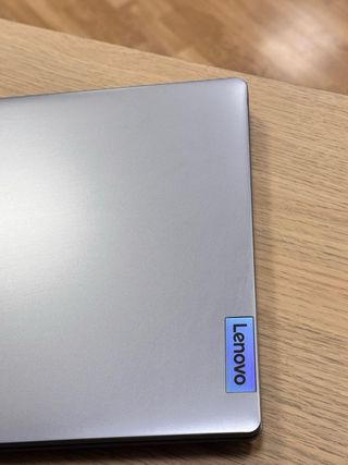 Lenovo IdeaPad Slim 3 15IAN8 - Como nuevo