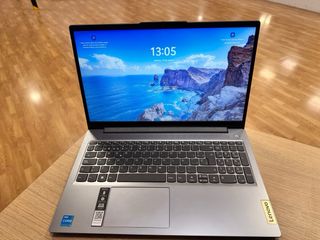 Lenovo IdeaPad Slim 3 15IAN8 - Como nuevo