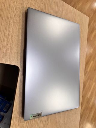 Lenovo IdeaPad Slim 3 15IAN8 - Como nuevo