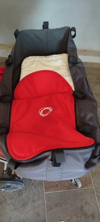Carrito Bugaboo con saco invierno y sombrilla