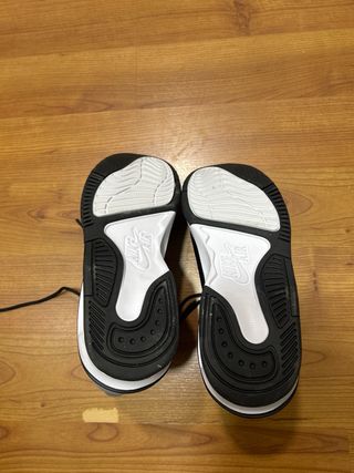 Zapatillas Jordan Negras Talla 40 Sin Estrenar