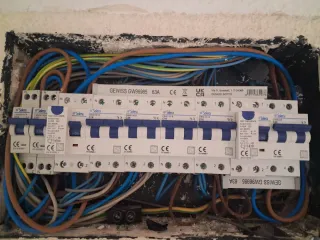 Trabajos de instalación eléctrica baja tensión