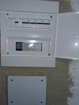 Trabajos de instalación eléctrica baja tensión