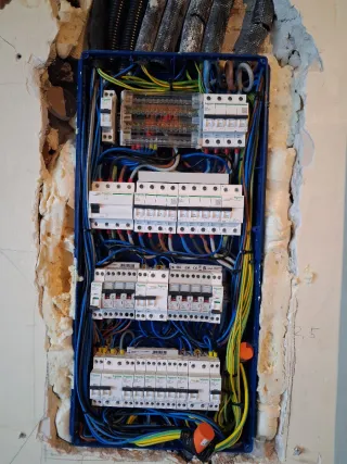 Trabajos de instalación eléctrica baja tensión