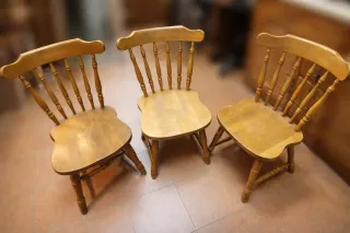 Mesa redonda extensible + 4 Sillas de Madera