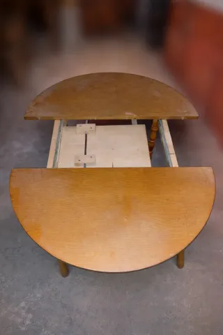 Mesa redonda extensible + 4 Sillas de Madera