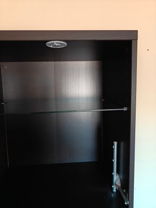 Vitrina de madera y cristal