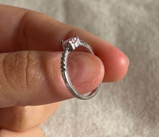 Anillo Plateado de Corazón rosa Resistente al agua