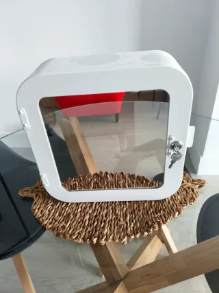 Botiquín Ikea blanco y cristal