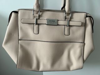 Bolso GUESS color rosa maquillaje