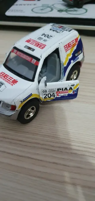 Mitsubishi pajero  parigi dakar rally