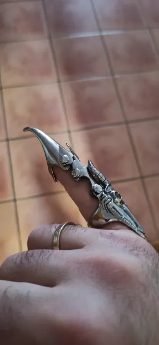 Anillo garra metálico estilo gótico