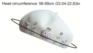 Boina blanca con cisne y perlas