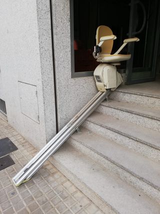 Silla elevadora para escaleras. (No negociable)
