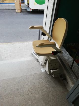 Silla elevadora para escaleras. (No negociable)