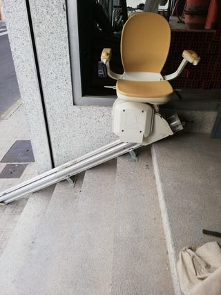 Silla elevadora para escaleras. (No negociable)