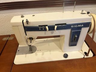 Máquina de coser con motor