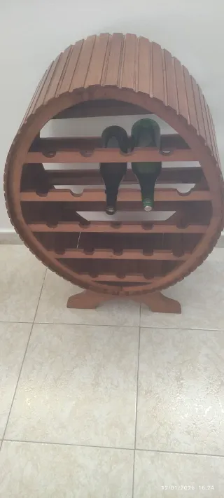Botellero de madera estilo barril